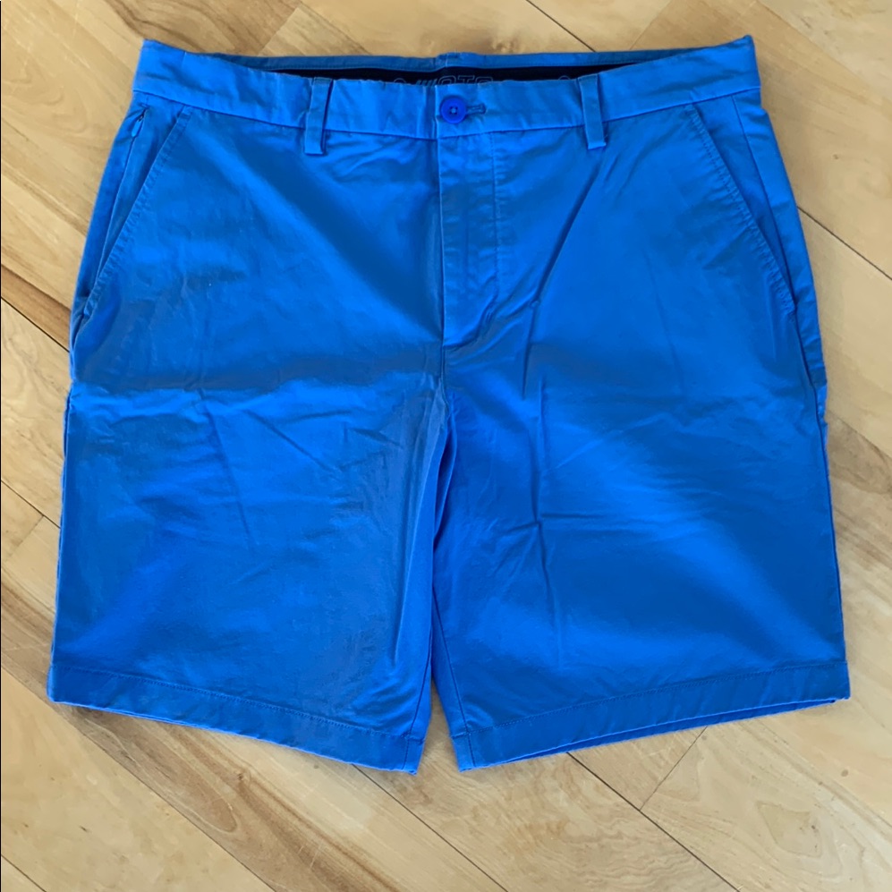 Vineyard Vine On-The-Go 9” Short (Men’s Size 33)